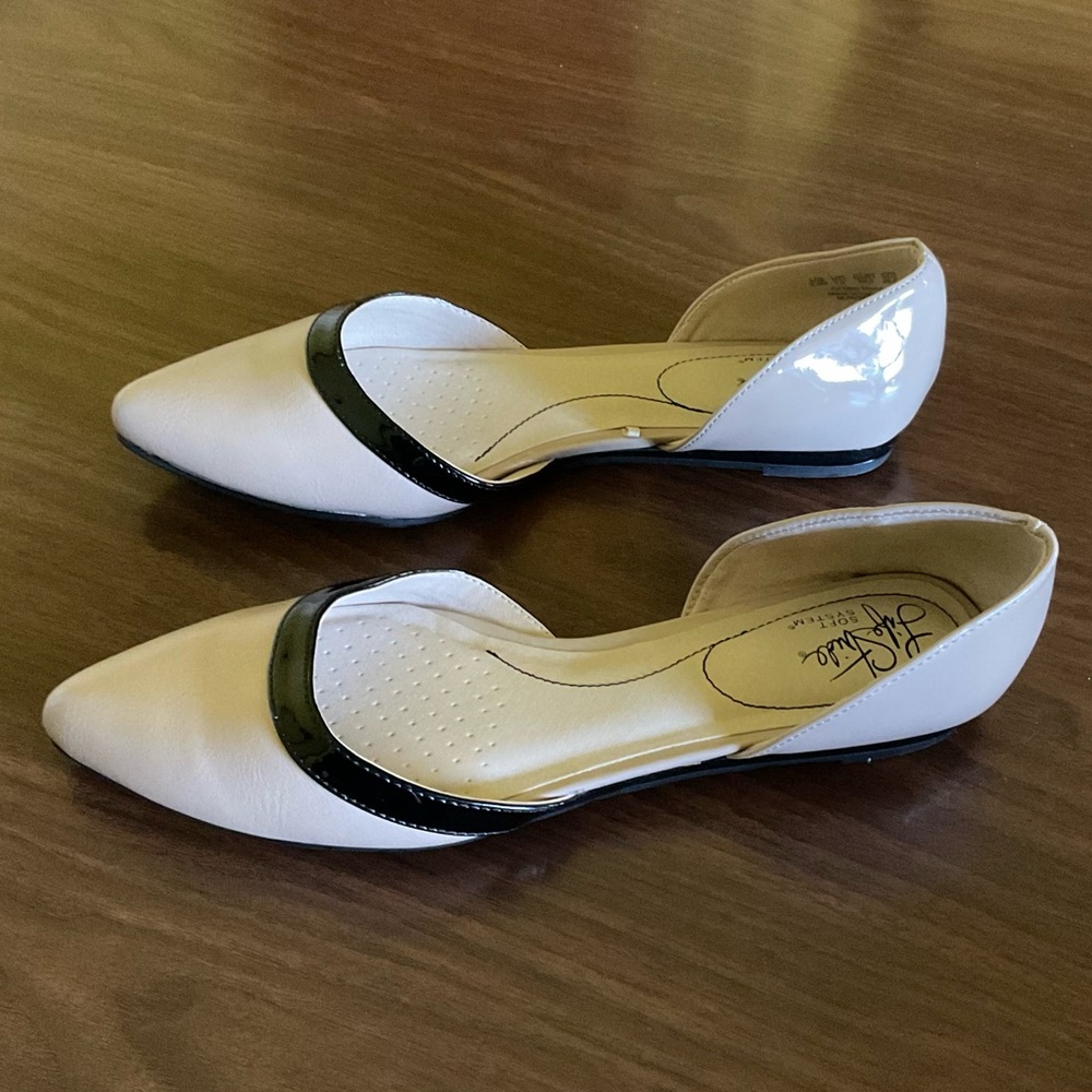 New Life Stride d’orsay shoes size 9.5M. Beige and black flats Very comfortable